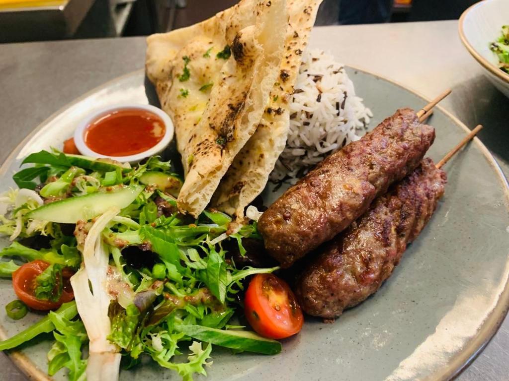 The Crossroads Inn هاليفاكس المظهر الخارجي الصورة