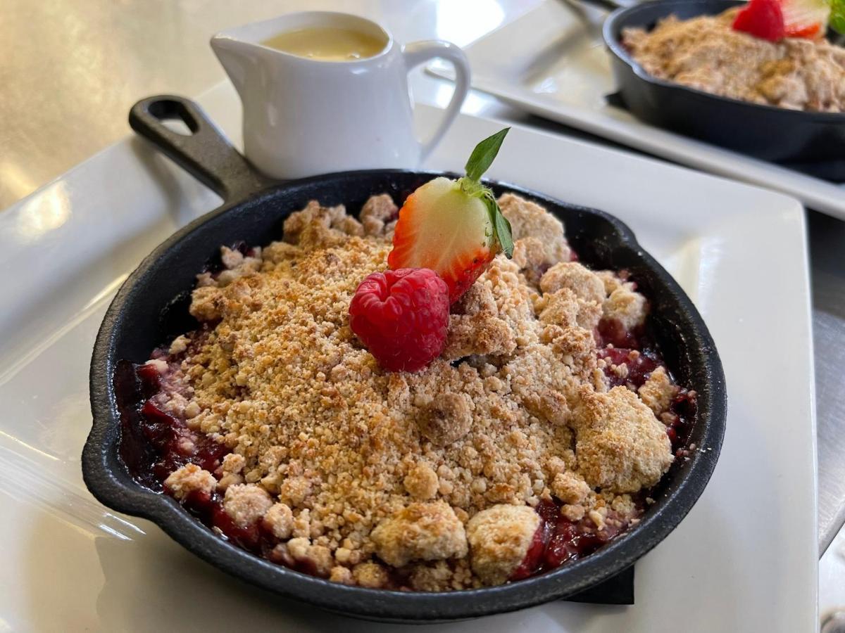 The Crossroads Inn هاليفاكس المظهر الخارجي الصورة