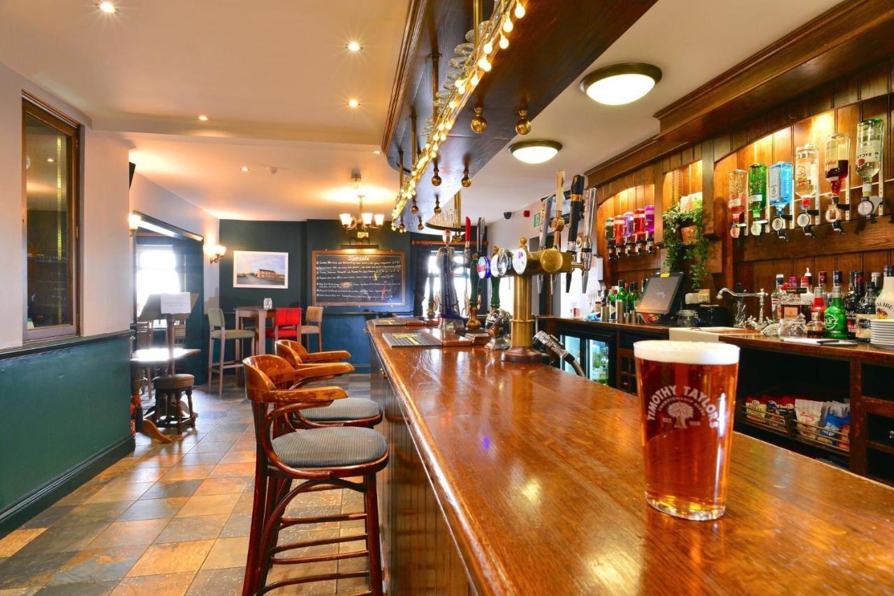 The Crossroads Inn هاليفاكس المظهر الخارجي الصورة